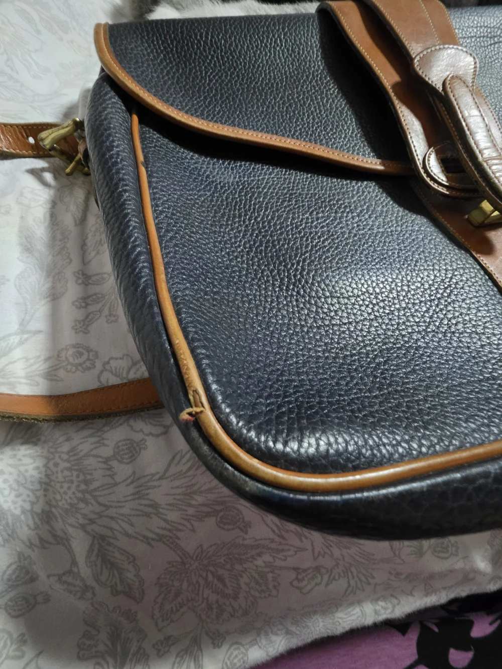 Dooney & Bourke Vintage Leather Laptop Bag – Navy & Tan
